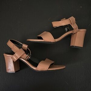 Zara Tan Leather Block Heel Ankle Strap Quick Buckle Sandals size 35